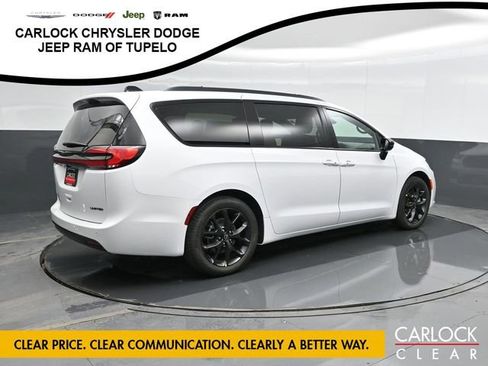 New 2026 Chrysler Pacifica Limited image 2