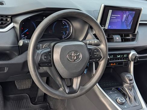 Used 2024 Toyota RAV4 LE AWD/4WD image 17