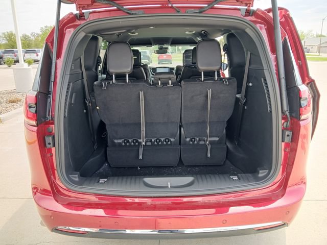 New 2026 Chrysler Pacifica Select AWD/4WD image 20