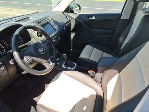 Used 2017 Volkswagen Tiguan S FWD image 13