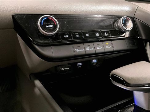 Used 2023 Hyundai Elantra SEL FWD image 25