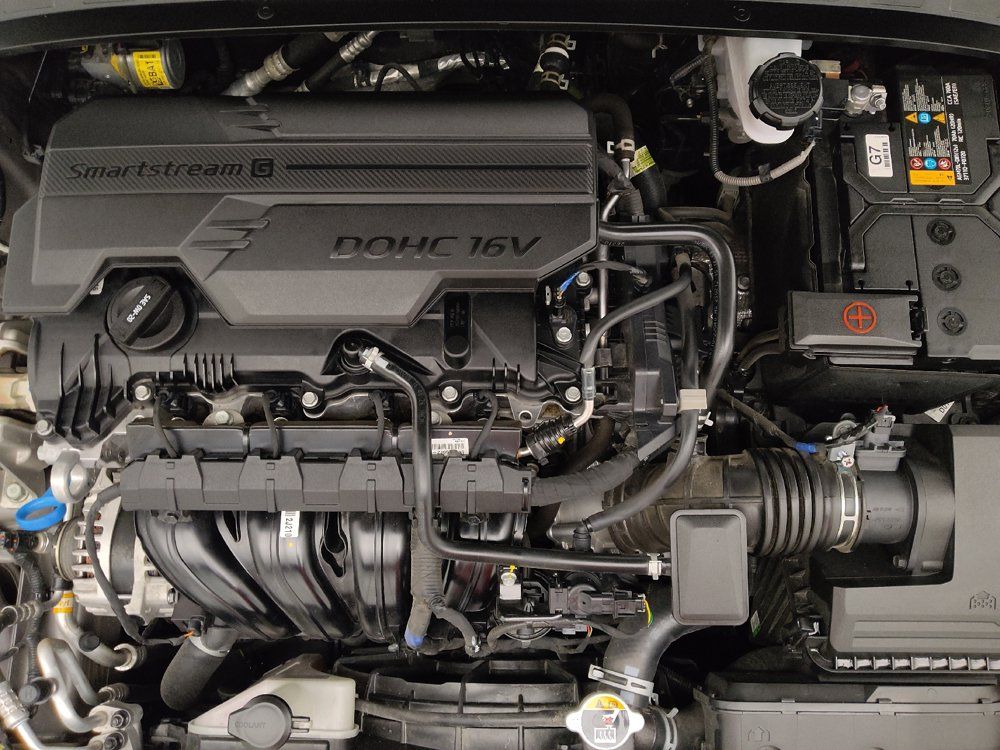 Used 2025 Hyundai Elantra SE FWD image 30