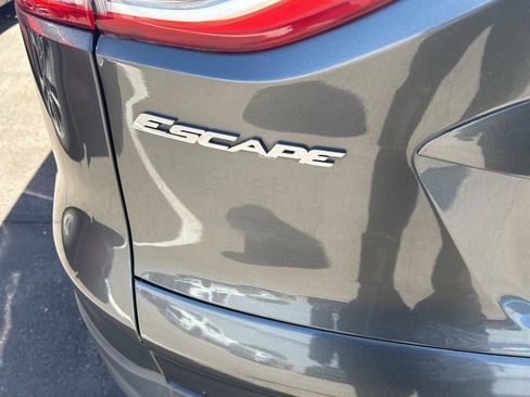 Used 2015 Ford Escape SE FWD image 9