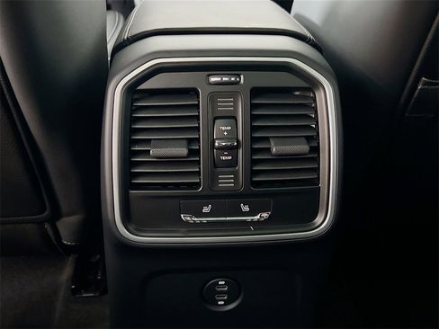 New 2026 Porsche Macan Turbo image 27