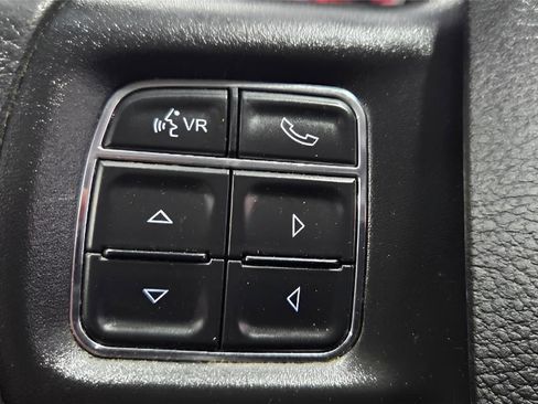 Used 2021 RAM 1500 4x4 Crew Cab Classic image 15