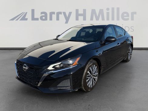 Used 2025 Nissan Altima 2.5 SV FWD image 1