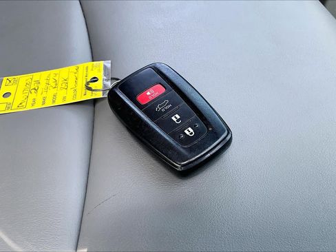 Used 2021 Toyota RAV4 XLE Premium FWD image 15