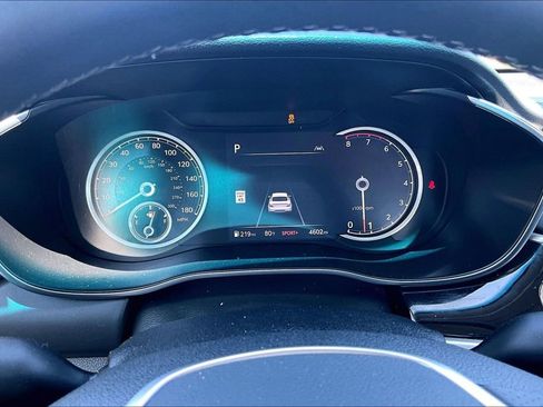 Used 2025 Genesis G70 2.5T image 12