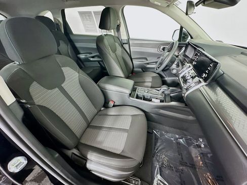 Used 2023 Kia Sorento LX image 34