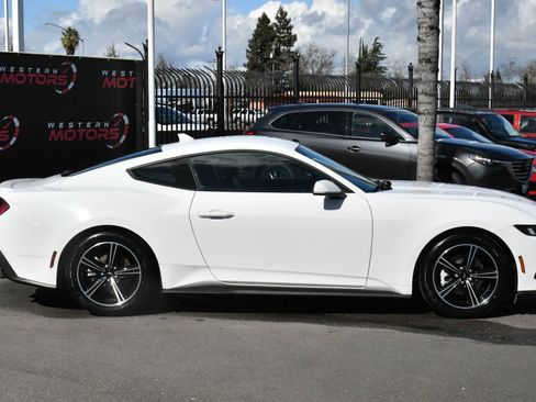 Used 2024 Ford Mustang Premium image 9