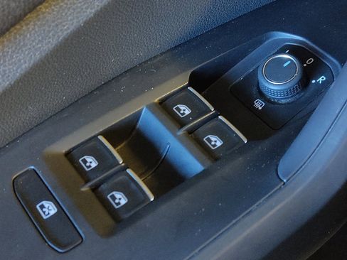 Used 2025 Volkswagen Jetta S image 27