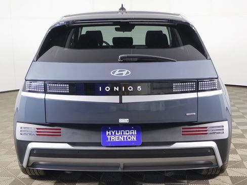 Used 2025 Hyundai Ioniq 5 SE AWD/4WD image 12