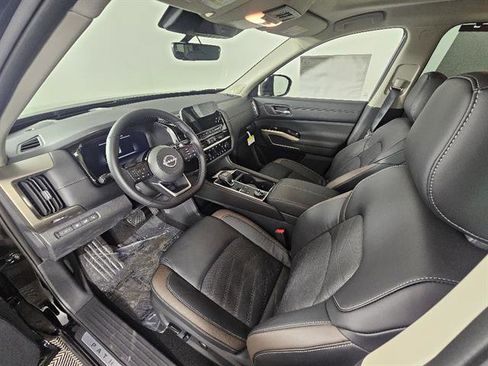 New 2025 Nissan Pathfinder Platinum image 31