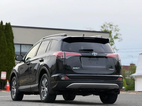 Used 2018 Toyota RAV4 LE AWD/4WD image 5