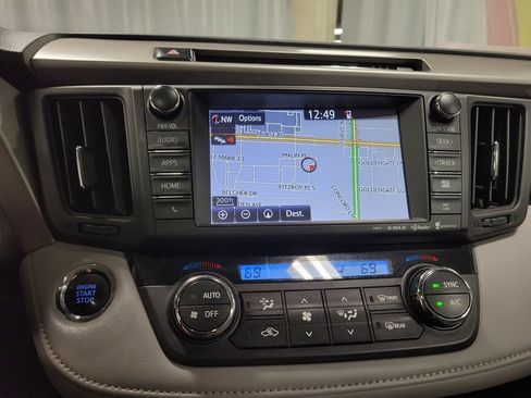 Used 2018 Toyota RAV4 XLE FWD image 17
