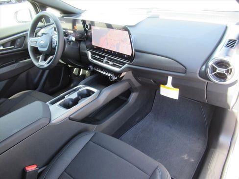 New 2026 Chevrolet Equinox EV LT image 11