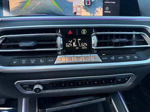 Used 2022 BMW X7 xDrive40i w/ Premium Package AWD/4WD image 21