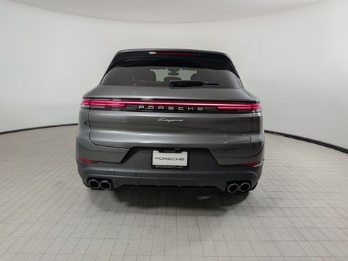 Certified 2025 Porsche Cayenne E-Hybrid AWD/4WD image 10