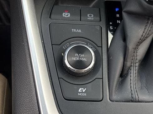 Used 2025 Toyota RAV4 LE AWD/4WD image 22