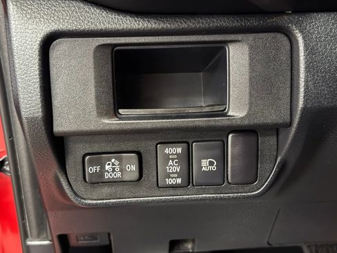 Used 2018 Toyota Tacoma TRD Off-Road w/ Technology Package AWD/4WD image 25