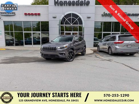 Used 2021 Jeep Cherokee Latitude Plus w/ Sun & Sound Group AWD/4WD image 1