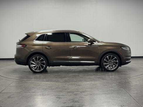 Used 2022 Lincoln Nautilus Reserve w/ Equipment Group 201A image 9