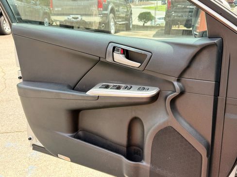 Used 2013 Toyota Camry SE FWD image 11