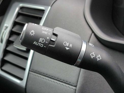 Used 2024 Land Rover Discovery S image 27