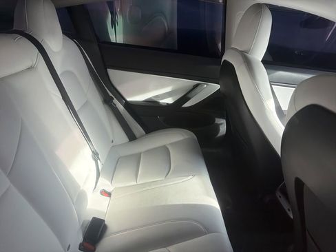 Used 2020 Tesla Model 3 Standard Range Plus image 4