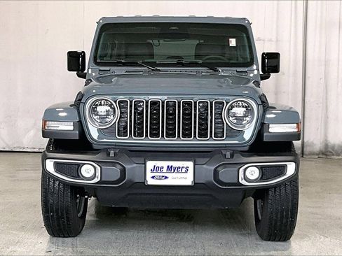 Used 2026 Jeep Wrangler Unlimited Sahara AWD/4WD image 2