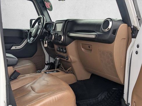 Used 2016 Jeep Wrangler Unlimited Sahara w/ Connectivity Group image 21