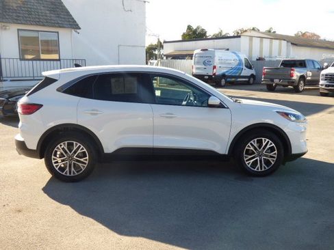 Used 2022 Ford Escape SEL w/ Technology Package image 2