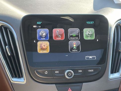 Used 2018 Chevrolet Malibu Premier w/ Premier Sun and Wheel Package image 3