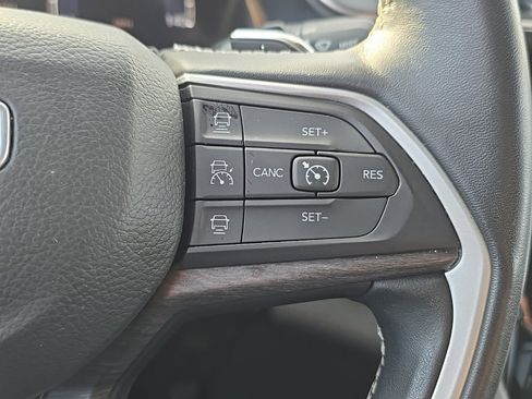 Used 2022 Jeep Grand Cherokee L Limited image 22