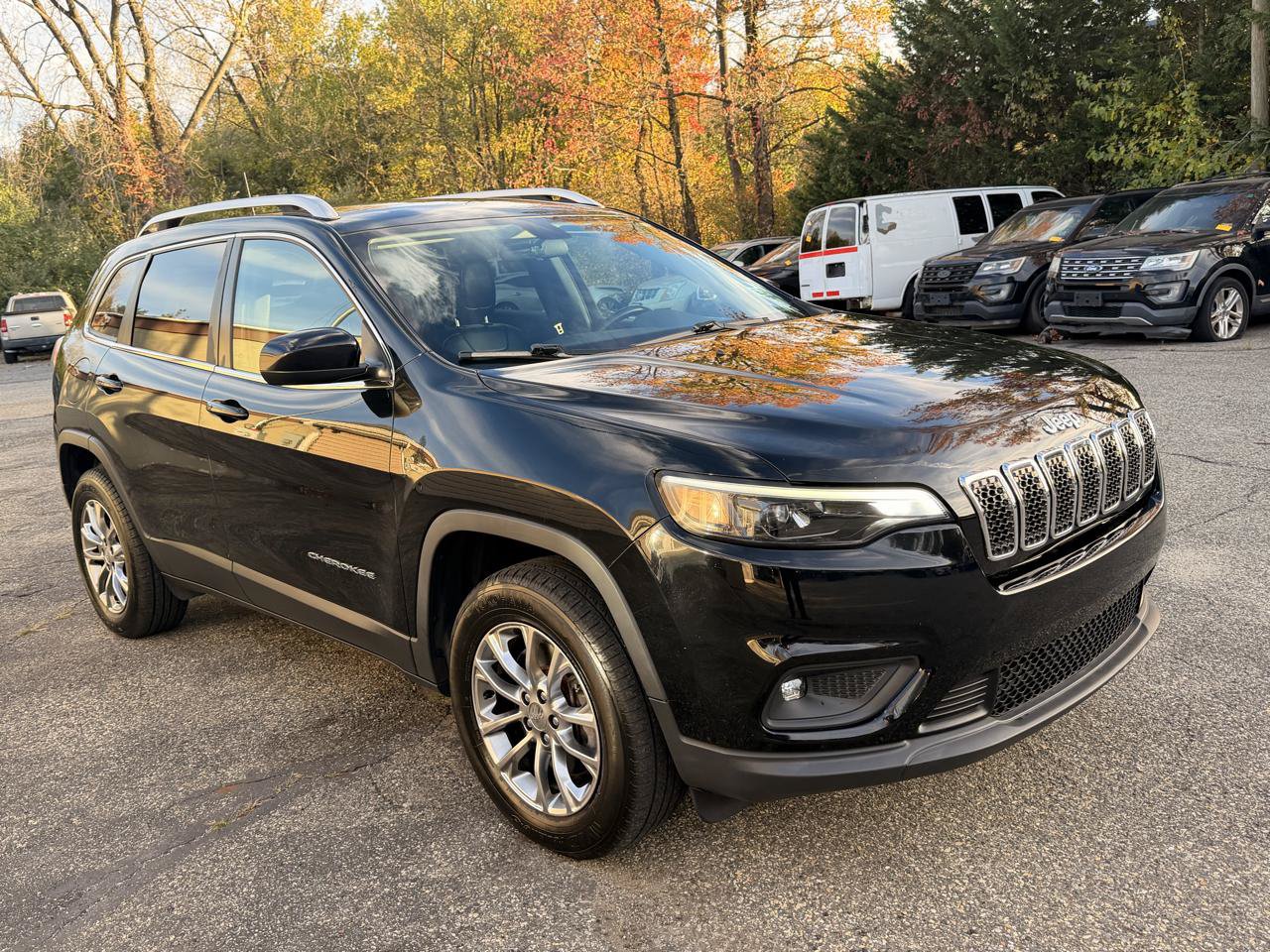 Used 2019 Jeep Cherokee Latitude Plus AWD/4WD image 9