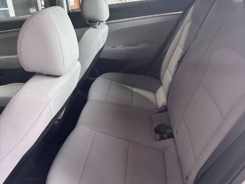 Used 2020 Hyundai Elantra SE FWD image 6