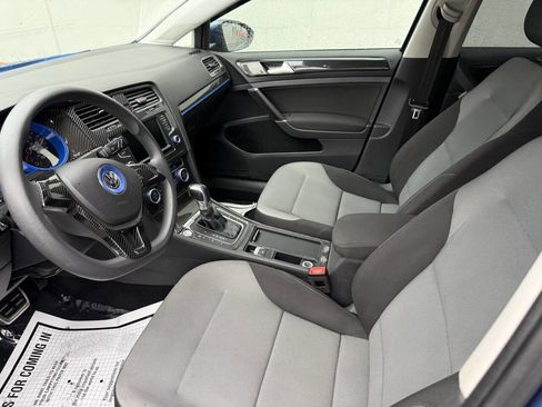 Used 2016 Volkswagen e-Golf SE image 6