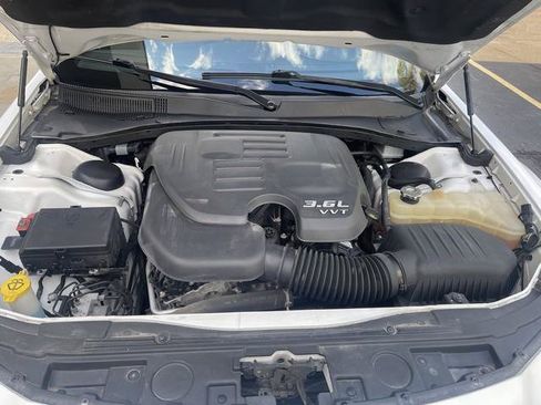 Used 2018 Chrysler 300 S AWD/4WD image 19