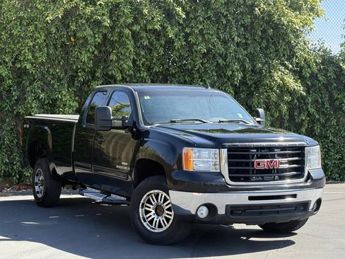 Used 2009 GMC Sierra 3500 SLT w/ SLT Convenience Package image 1