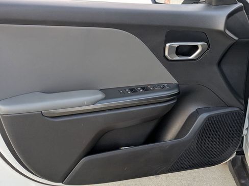 Used 2025 Kia K4 LXS image 11