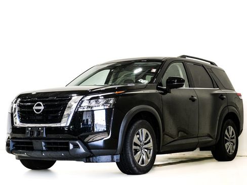 Used 2025 Nissan Pathfinder SV AWD/4WD image 3