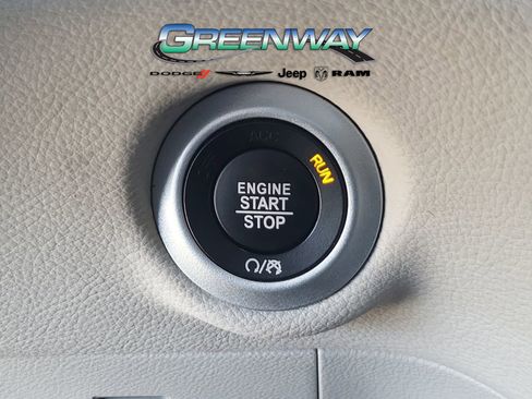 Used 2019 Chrysler Pacifica Limited image 31