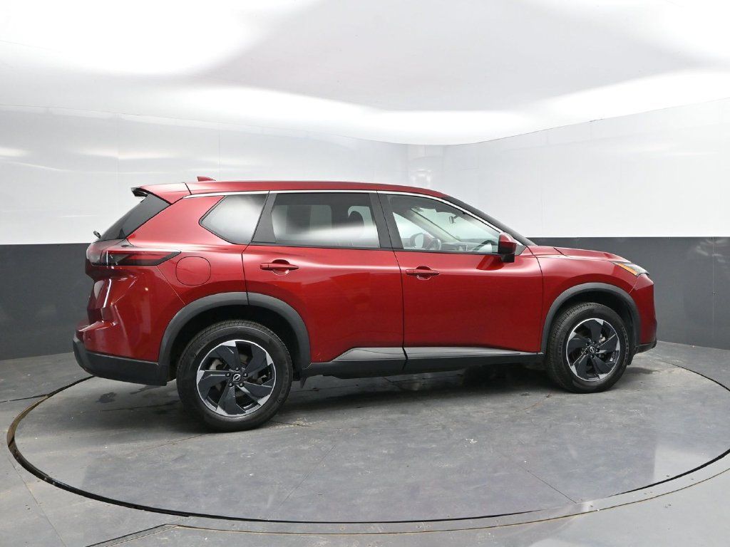 Used 2025 Nissan Rogue SV AWD/4WD image 8