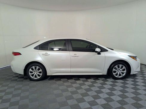 Certified 2025 Toyota Corolla LE FWD image 4