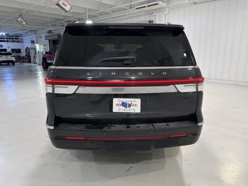 Used 2023 Lincoln Navigator Reserve RWD image 4