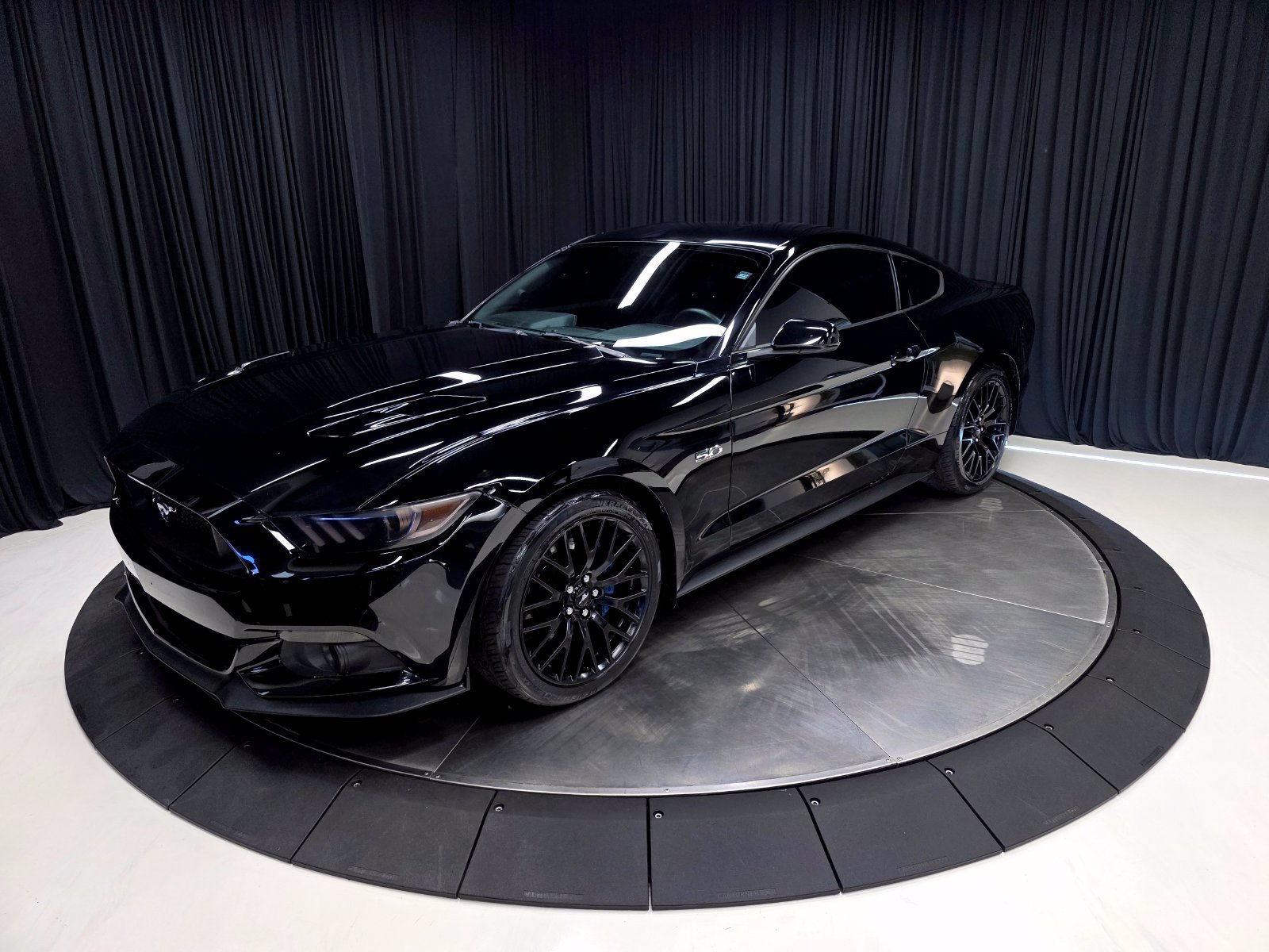 Used 2017 Ford Mustang GT Premium w/ GT Performance Package RWD image 9