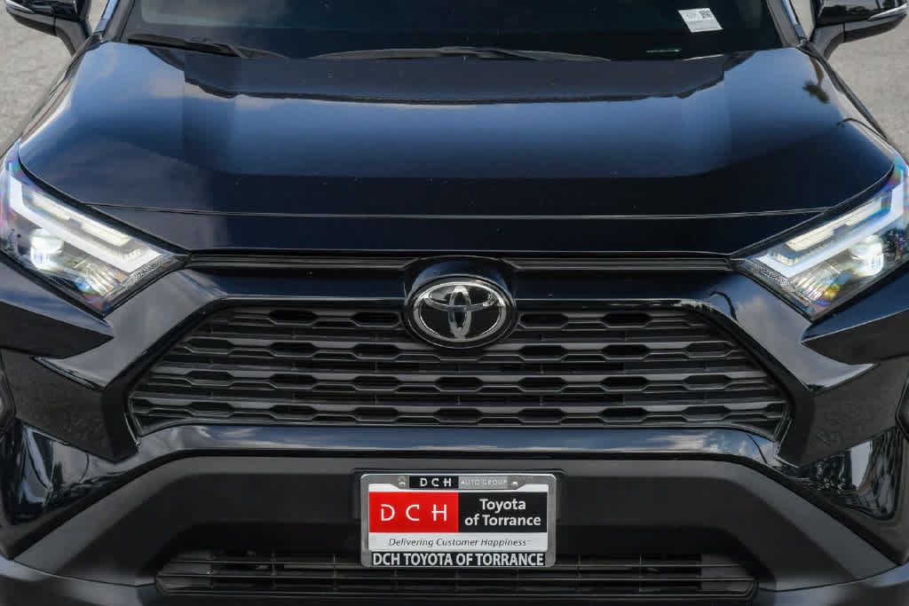 Used 2022 Toyota RAV4 XLE Premium FWD image 5