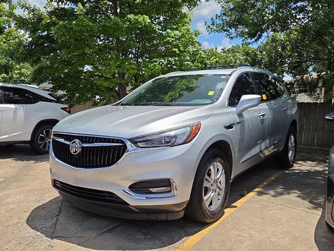 Used 2018 Buick Enclave Essence AWD/4WD image 2