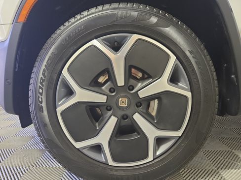 Used 2024 Rivian R1T Adventure Dual AWD/4WD image 9