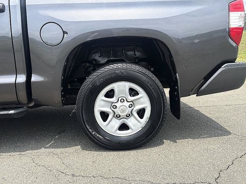 Used 2020 Toyota Tundra SR5 w/ SR5 Convenience Package AWD/4WD image 11